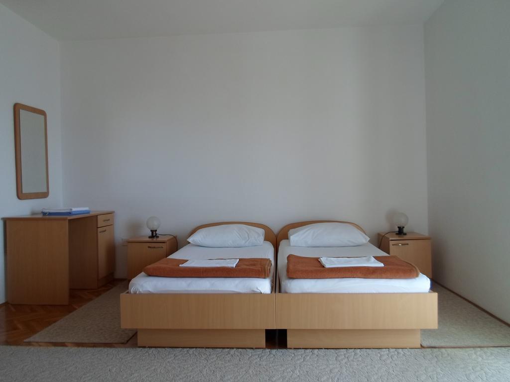 Apartments Branko 宁 外观 照片