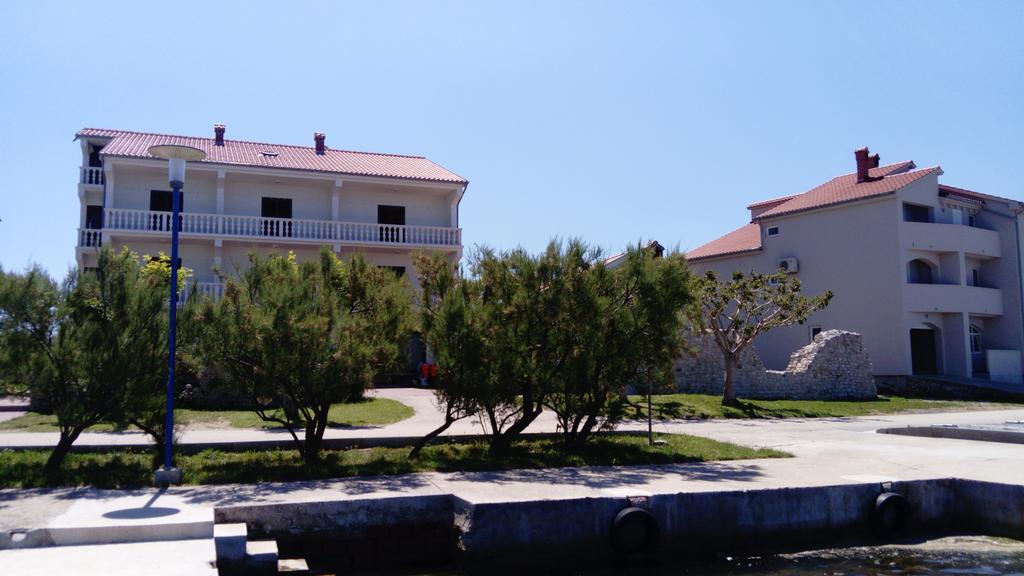 Apartments Branko 宁 外观 照片